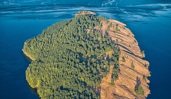 Spieden Island pushing a Bow Wave!