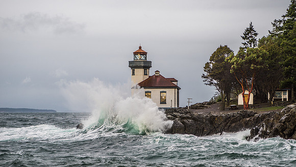 Wild Waves At Lime Kiln
