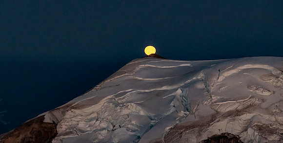 Full Moon at the Peak of Koma Kulshan / Mt. Baker