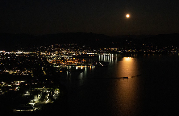 Full Moon over Bellingham